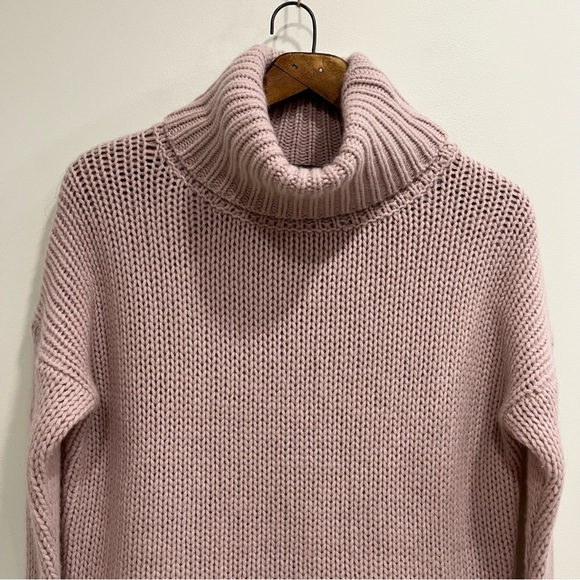 360 Cashmere Blush Pink Turtleneck Sweater Drop Shoulders Relaxed Woman’s XS - Picture 4 of 9